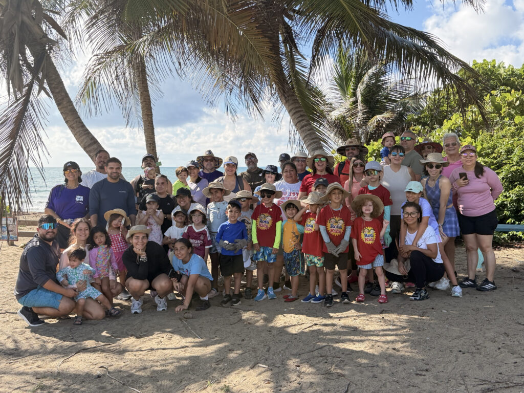Flor de Loto Montessori evento Volunteer Pay Forward Limpieza de Playa Pozuelo Guayama